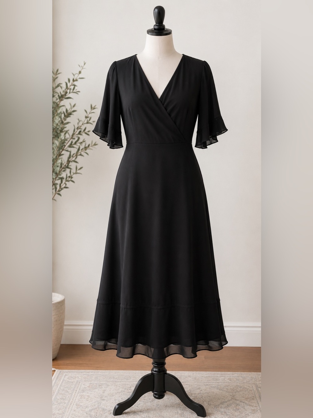 Anthropologie Isabella Bird 100% Silk Midi Dress Large
Classic Quiet Luxury